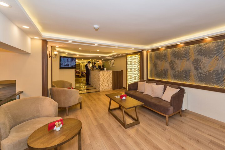 Entrance & Lobby