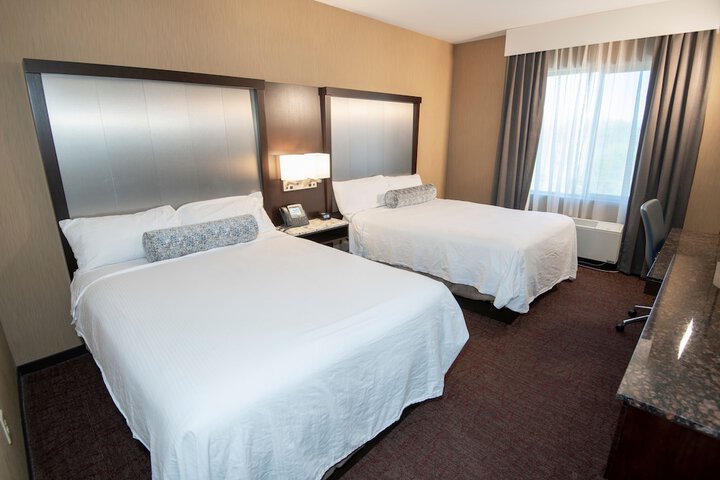 Deluxe 2 Queen Beds (3 of 3)