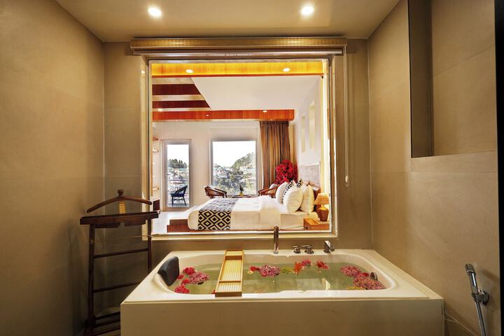Room 34 of 66