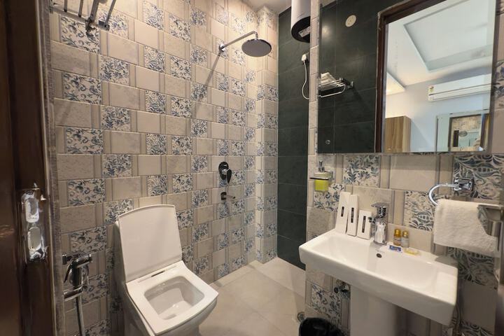 Room 12 of 23
