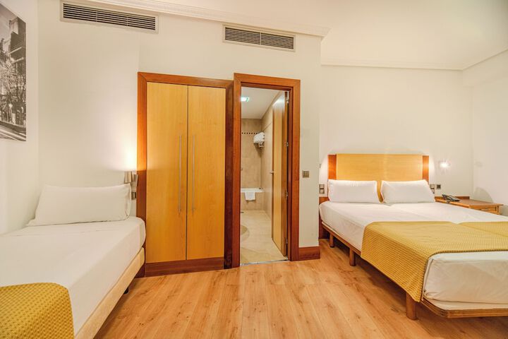 Room 32 of 99