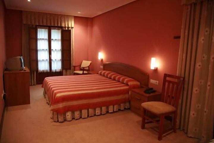 Room 12 of 83