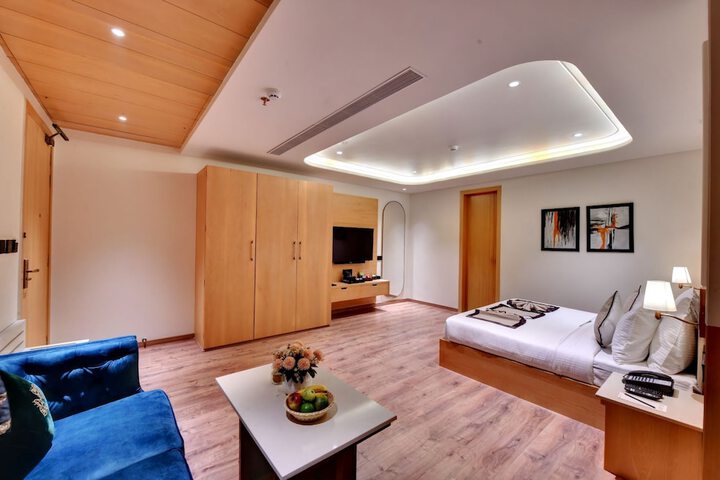 Room 12 of 22