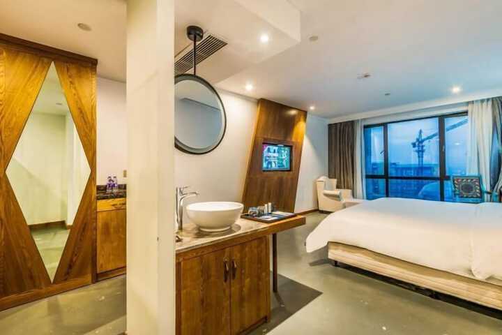 Room 18 of 79
