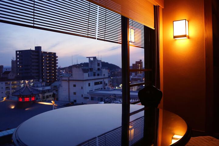 Room 17 of 332