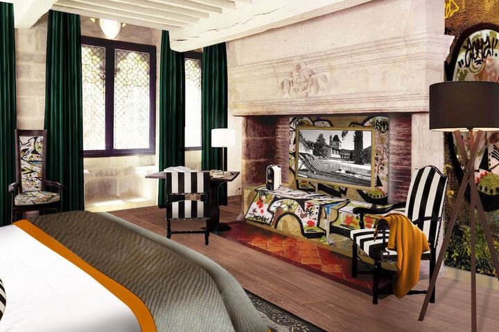Room 8 of 80