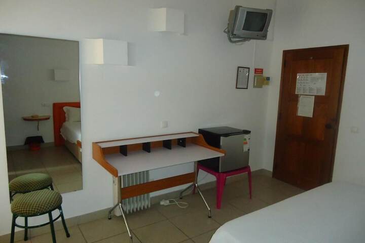 Room 6 of 37