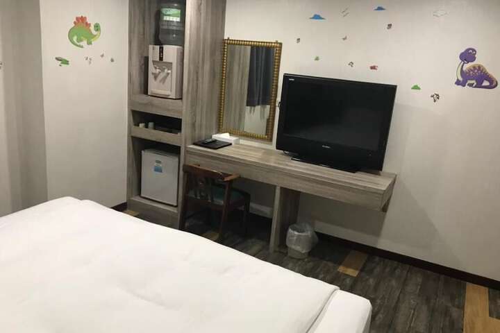 Room 27 of 46