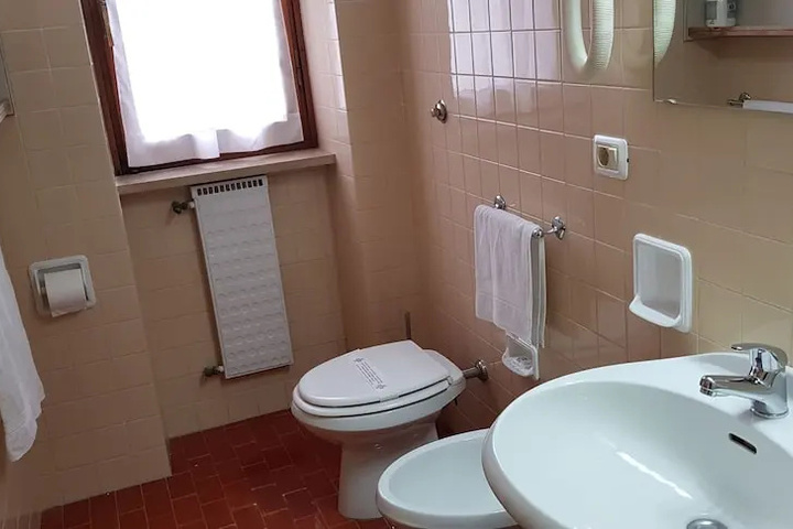 Room 7 of 25