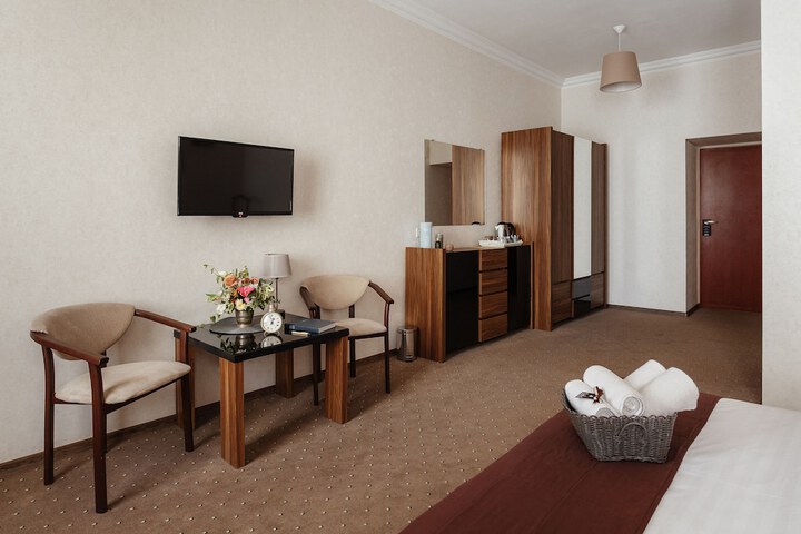 Room 25 of 40