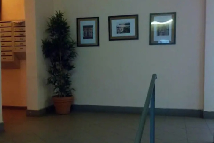 Room 10 of 16
