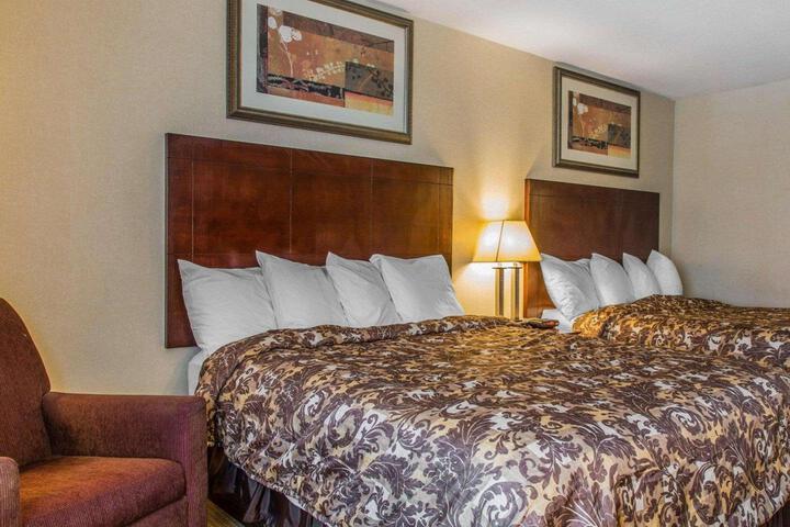 2 Queen Beds (3 of 6)