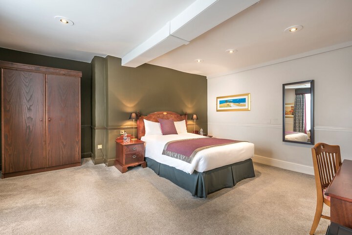 Room 4 of 81