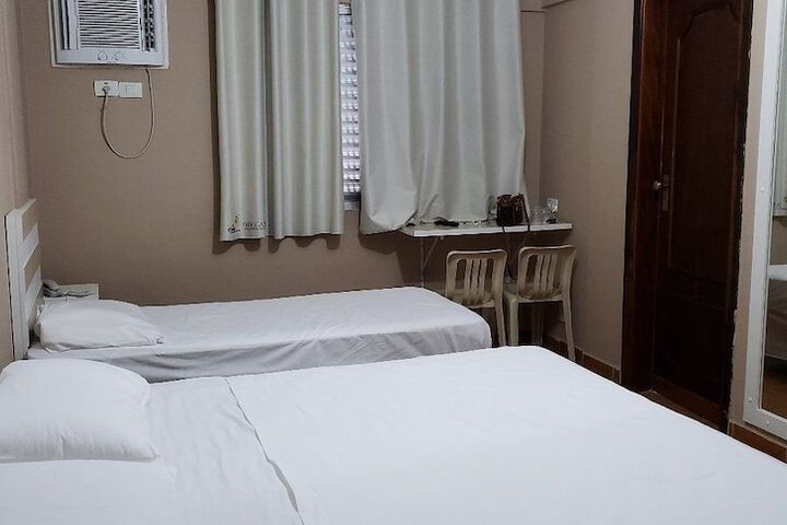 Room 6 of 42