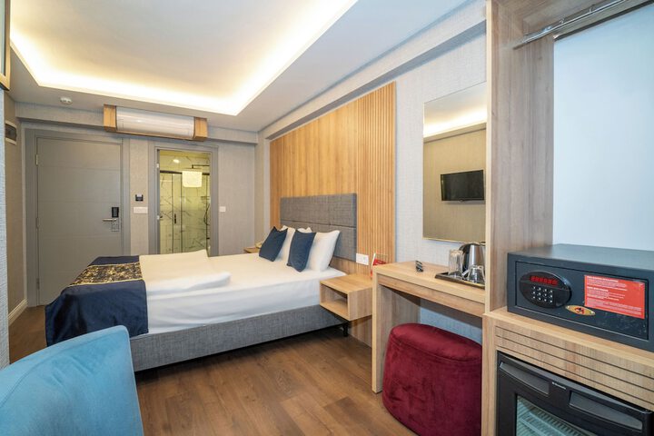 Room 30 of 38