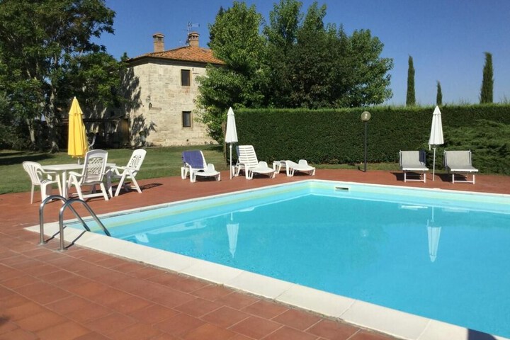 Pool 23 of 42
