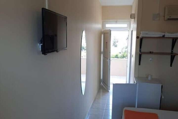 Room 6 of 28