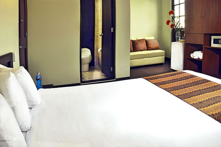 Room 10 of 43