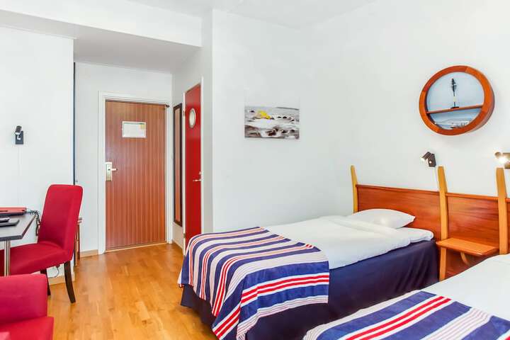 Room 6 of 65