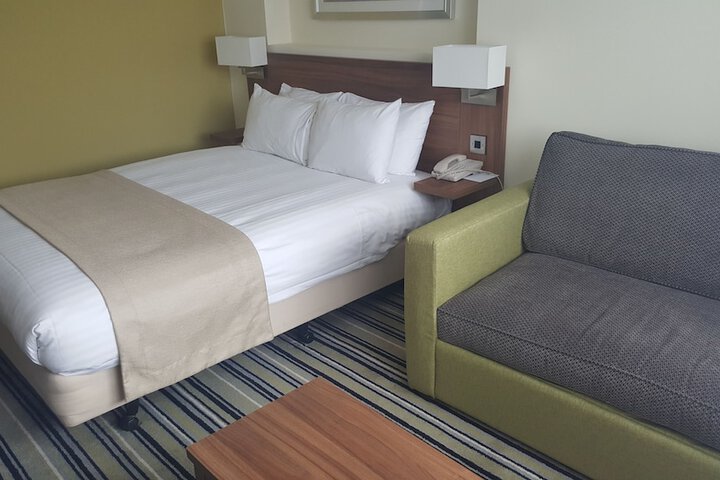 Room 13 of 109