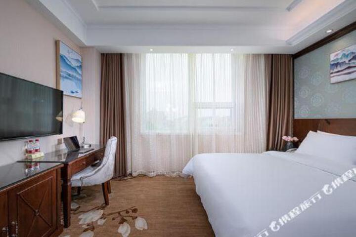 Vienna Hotel (Longkou Tonghai Road)