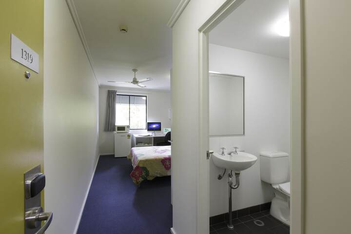 Room 2 of 35