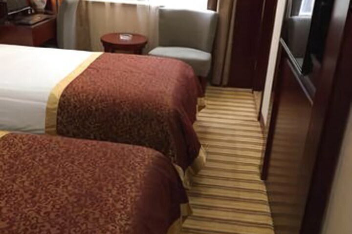 Room 2 of 8