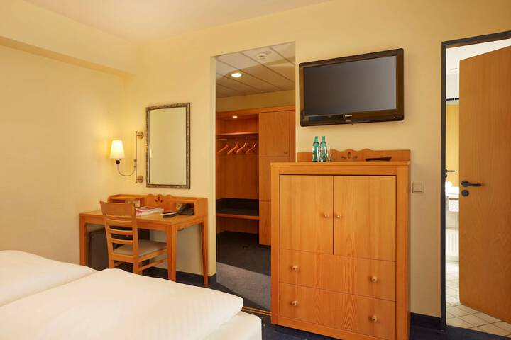 Room 33 of 91