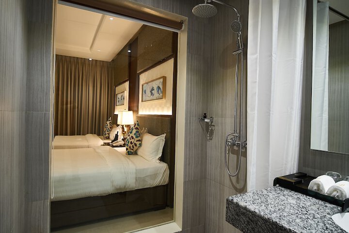 Room 21 of 30