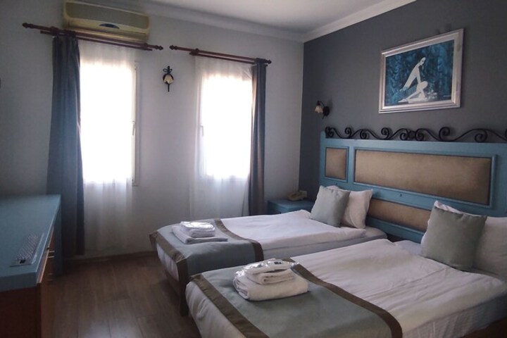 Room 25 of 100