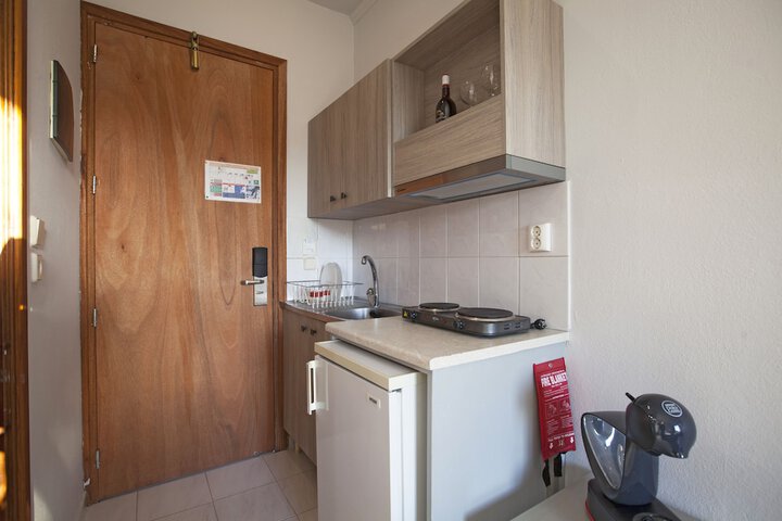 Room 28 of 107