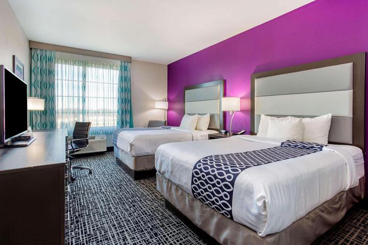 2 Queen Beds Mobility Accessible (1 of 6)