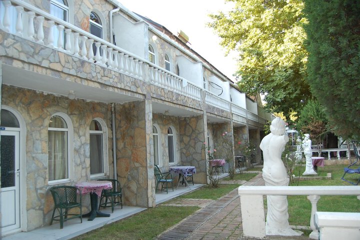Hotel Exterior 54 of 66