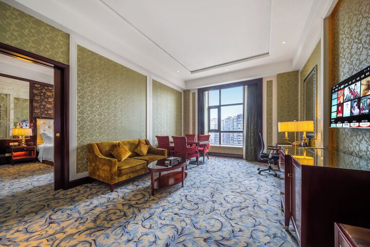 Room 18 of 28