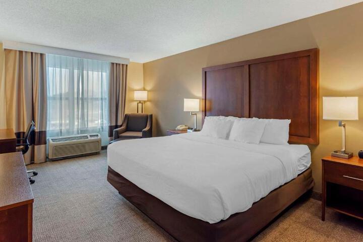 1 King Bed (12 of 12)