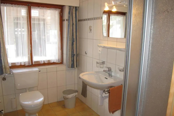 Room 7 of 11