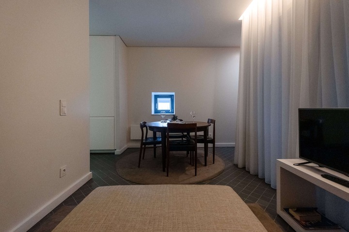 Room 32 of 65