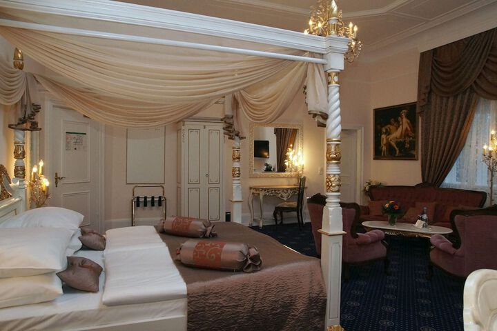 Room 27 of 114