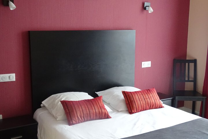 Room 16 of 76