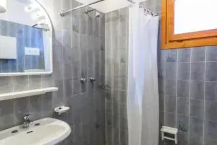 Room 7 of 12