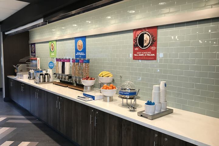 Breakfast/Coffee Service 27 of 34