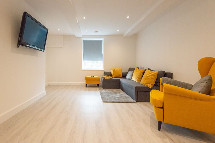 Lounge 118 of 124