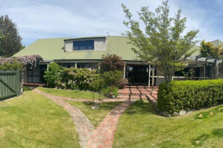 Exterior of Twizel Central Studio Accommodation