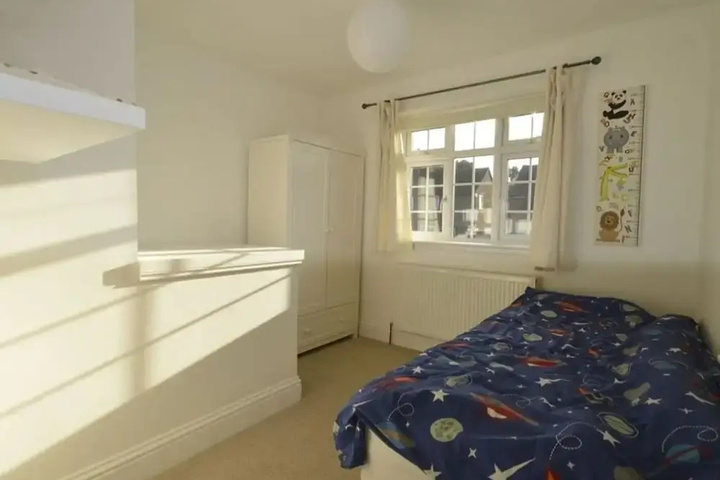 Room 6 of 16