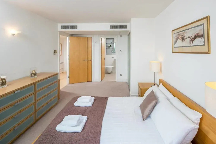 Room 6 of 15