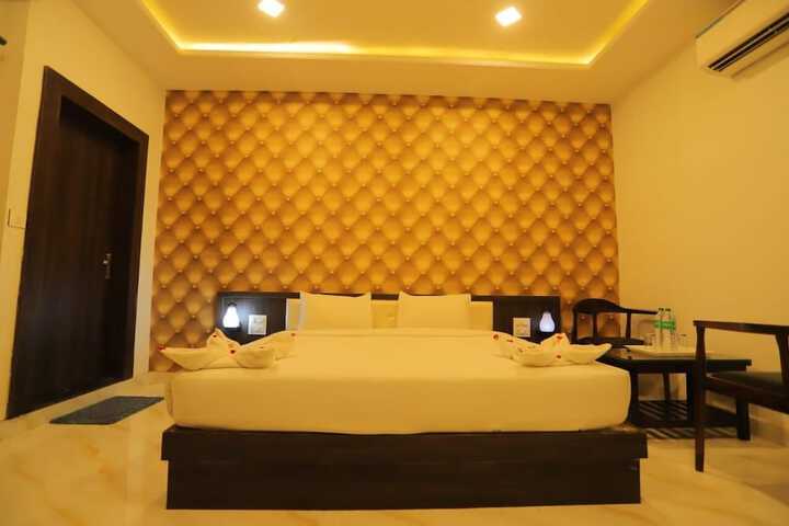Room 33 of 64