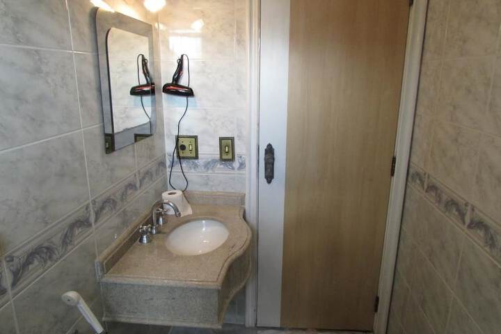 Room 32 of 46