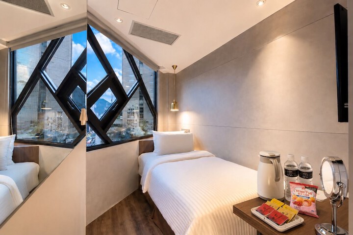 Room 33 of 69