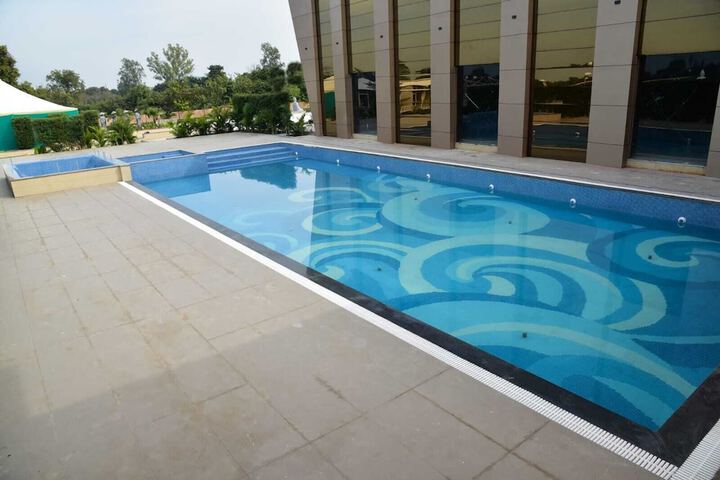 Pool 32 of 60