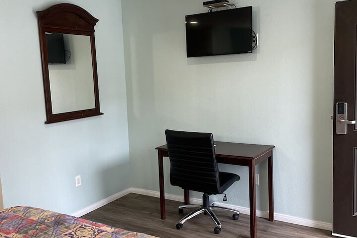 Room 2 of 10